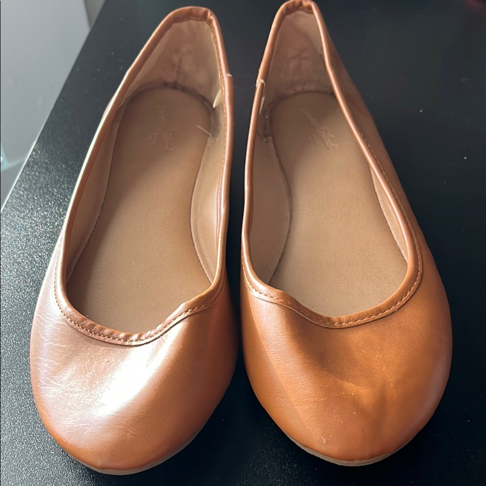 Universal Thread Tan Ballet Flats